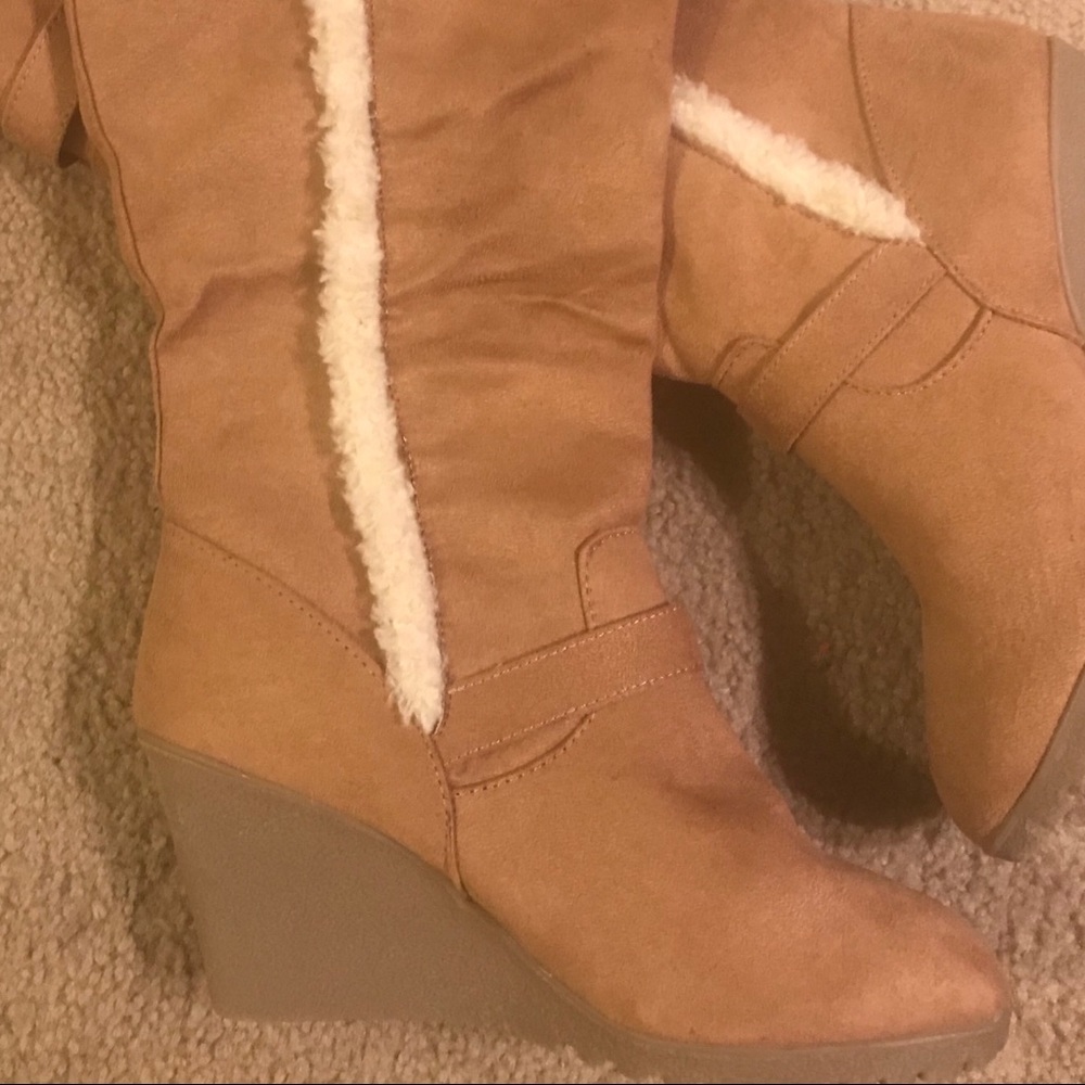 ❄️ Brown & Cream Wedge Heel Boots ❄️